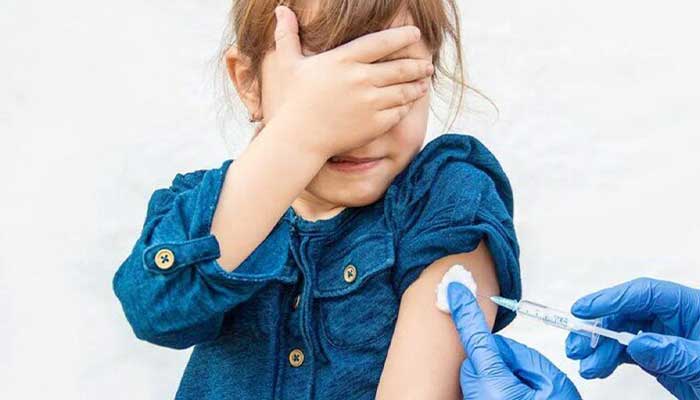 متخصص اطفال برای واکسیناسیون در تهران