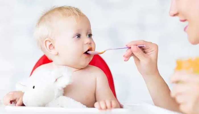 مراحل تغذیه نوزاد تحت نظر پزشک